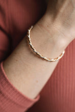 Load image into Gallery viewer, Amora Cuff