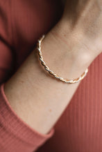Load image into Gallery viewer, Amora Cuff