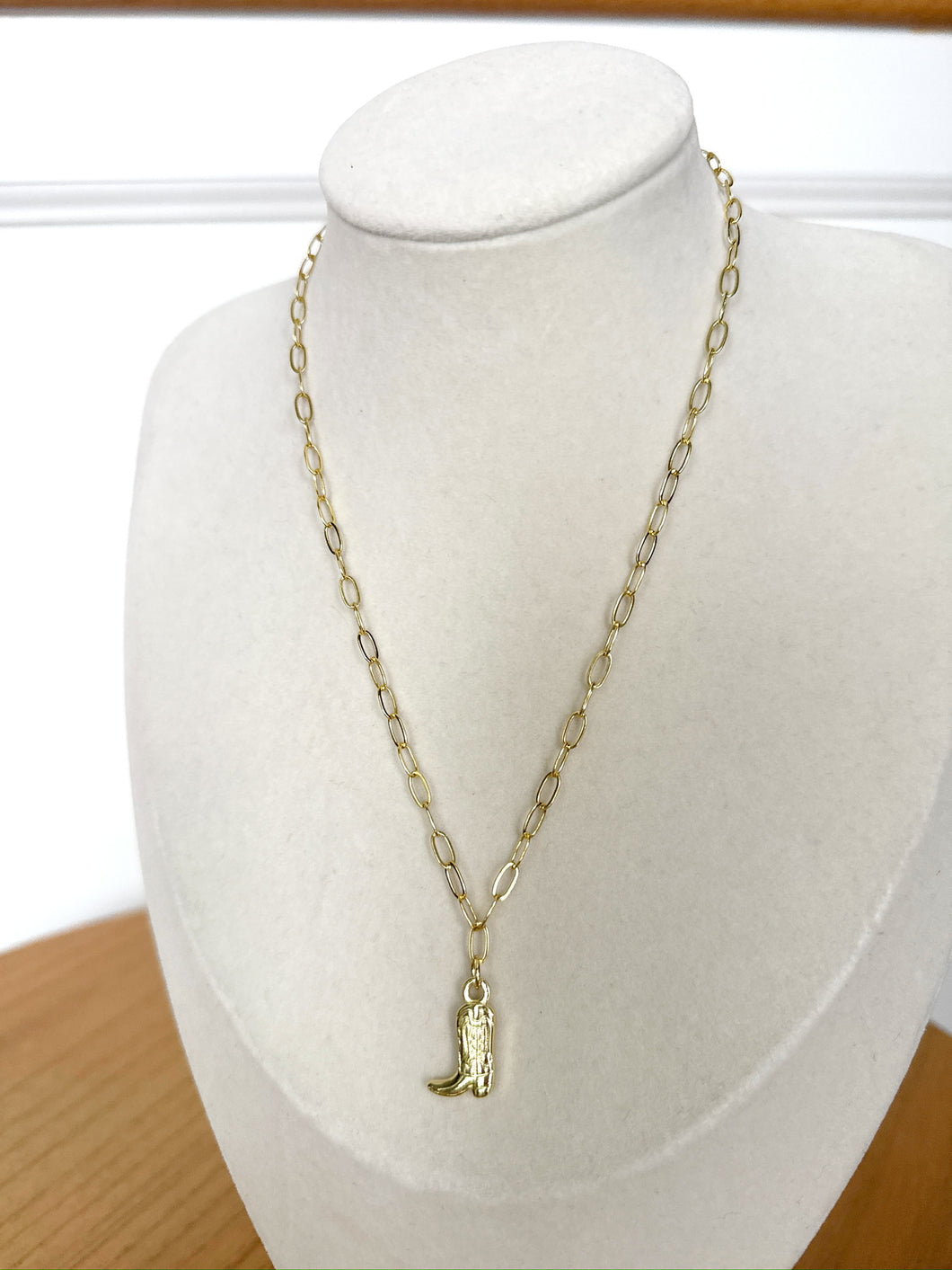 Paperclip chain with cowboy boot