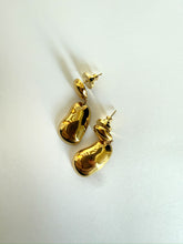 Load image into Gallery viewer, Gold Drop Earrings
