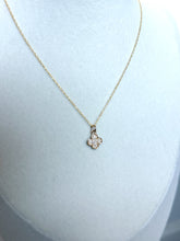 Load image into Gallery viewer, Clover pendant necklace
